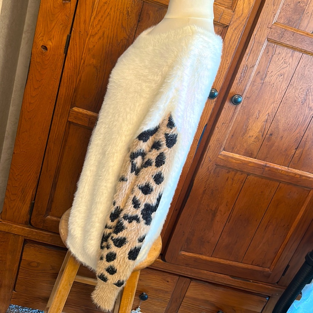 ANIMAL PRINT🐆Super Soft SWEATER🦓 by MAZIK🤎Gently Worn! Size Small Oversized - Picture 2 of 10